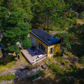 Solpaneler på tak sommarhus, Värmdö