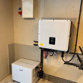 Installation växelriktare och batteri Fox ESS